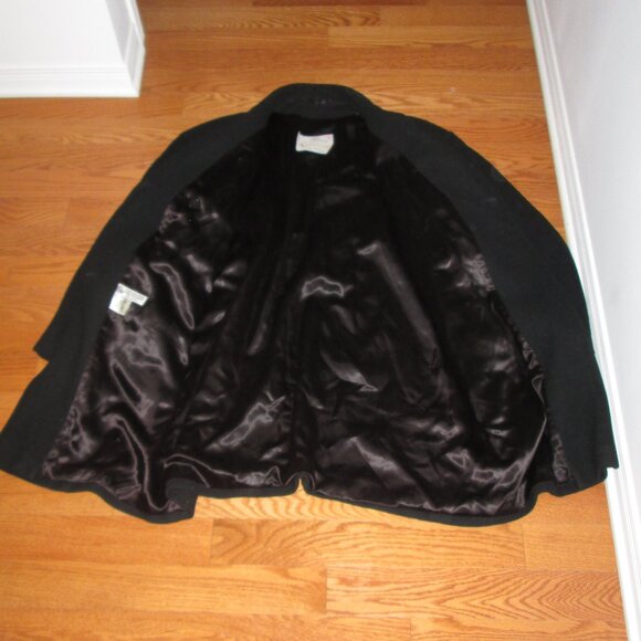 Women's Black 100% Wool Coat Size 16 - In good condition, missing front buttons - Picture 6 of 10